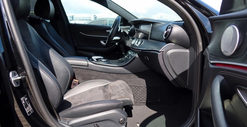 Mercedes-Benz Klasa E cena 159900 przebieg: 120000, rok produkcji 2019 z Hajnówka małe 781